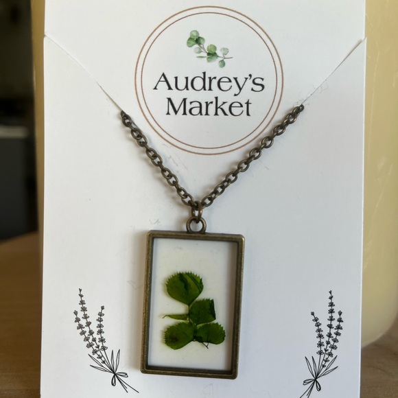 NEW Pressed Dried Flower Botanical Resin Necklace - Green Fern or Red Flower - Picture 3 of 7